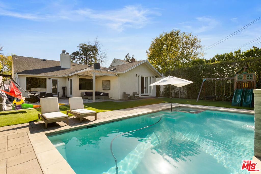 12419 Sarah Street, Studio City, CA 91604