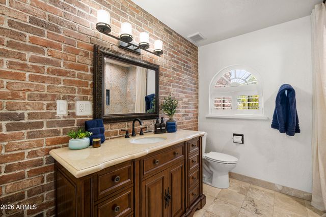 320 W BETHANY HOME Road, Phoenix, AZ 85013