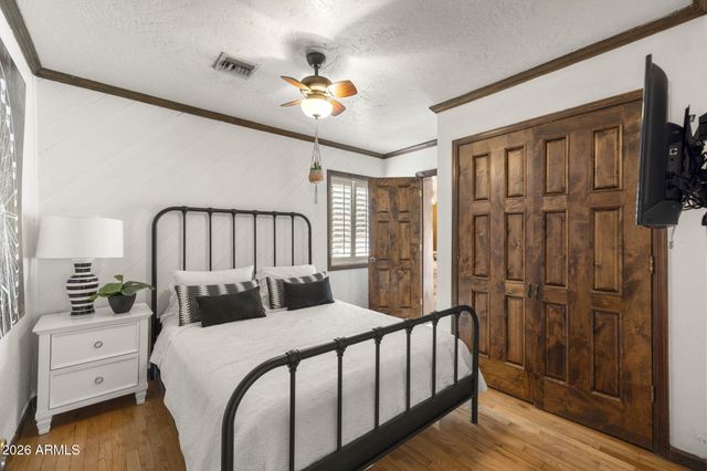 320 W BETHANY HOME Road, Phoenix, AZ 85013