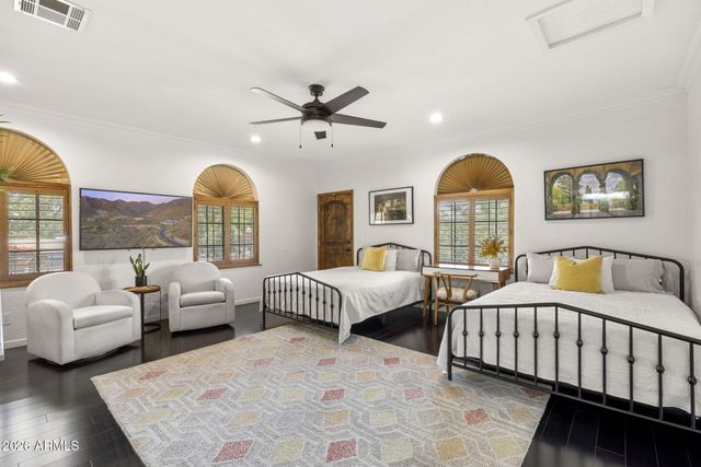 320 W BETHANY HOME Road, Phoenix, AZ 85013