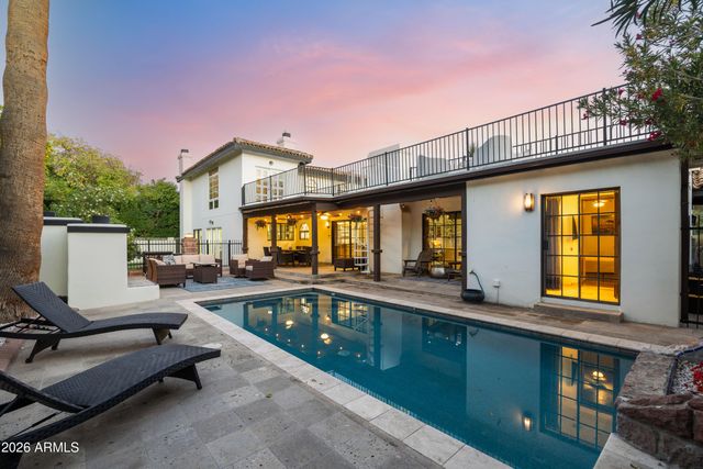 320 W BETHANY HOME Road, Phoenix, AZ 85013