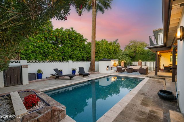 320 W BETHANY HOME Road, Phoenix, AZ 85013