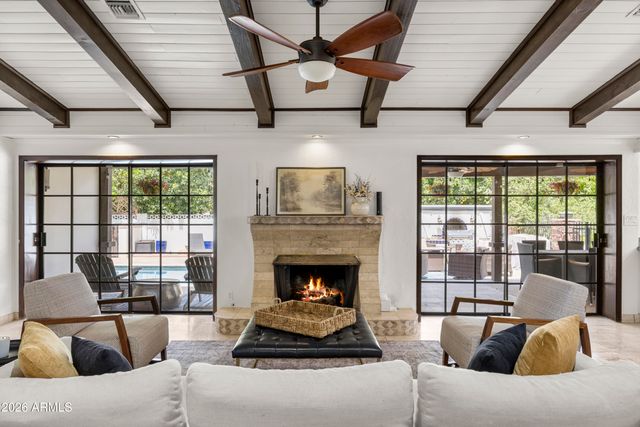 320 W BETHANY HOME Road, Phoenix, AZ 85013