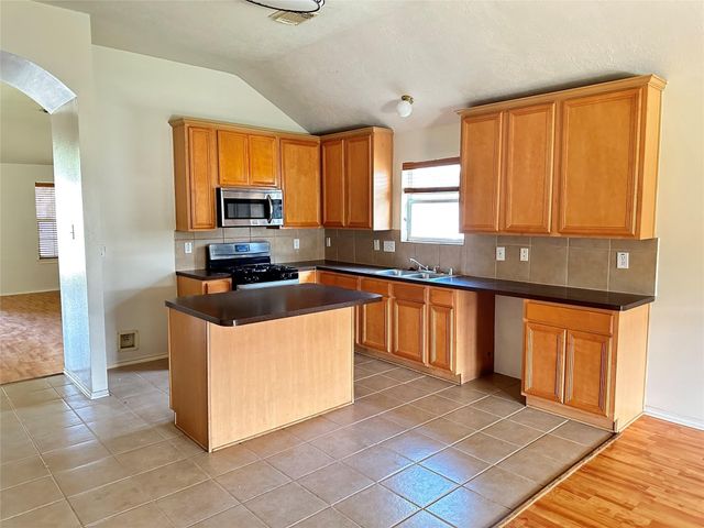 4527 Estate Dr Drive, Baytown, TX 77521