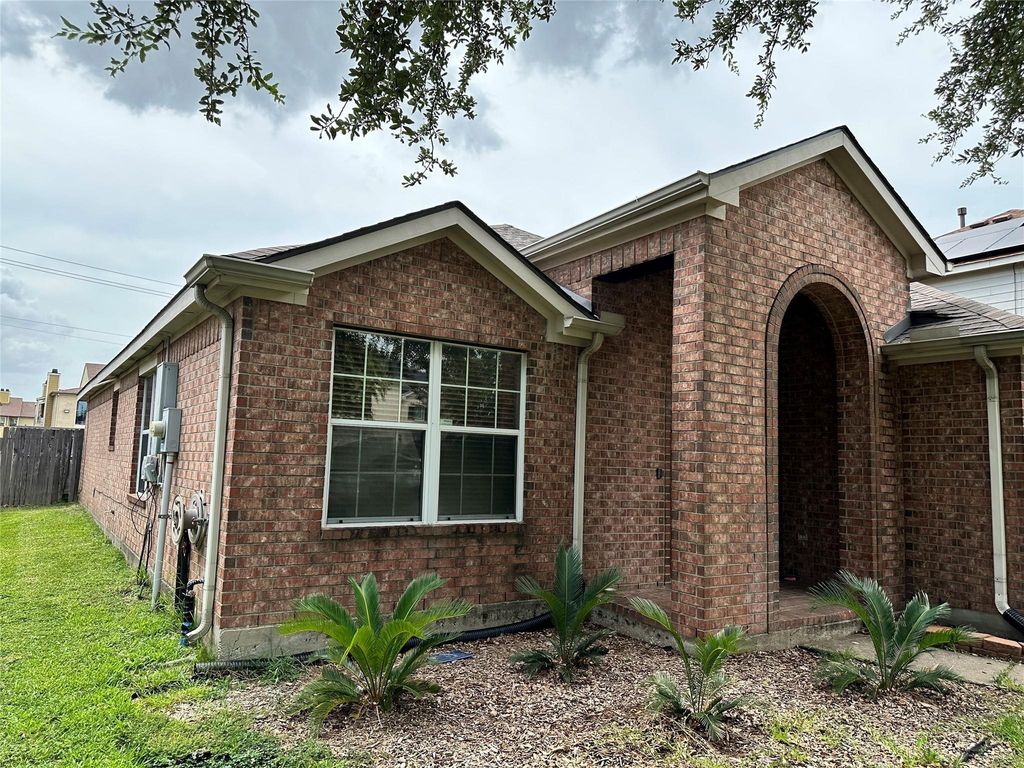4527 Estate Dr Drive, Baytown, TX 77521