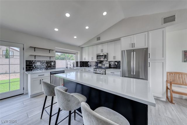 3220 Beacon Shores Circle, Las Vegas, NV 89117