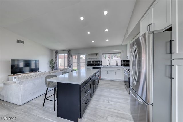 3220 Beacon Shores Circle, Las Vegas, NV 89117