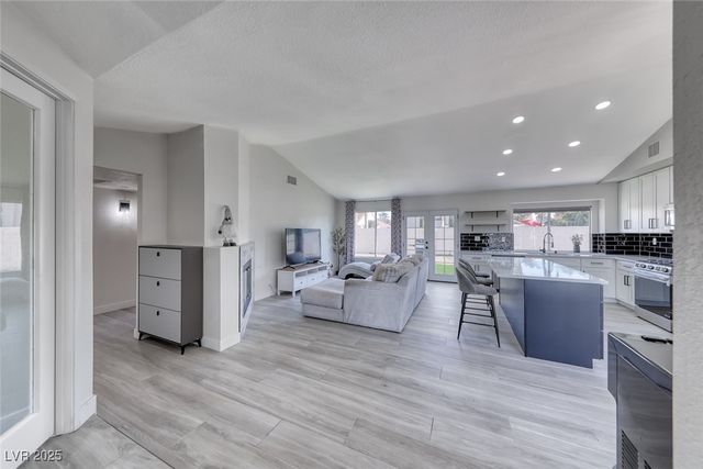 3220 Beacon Shores Circle, Las Vegas, NV 89117