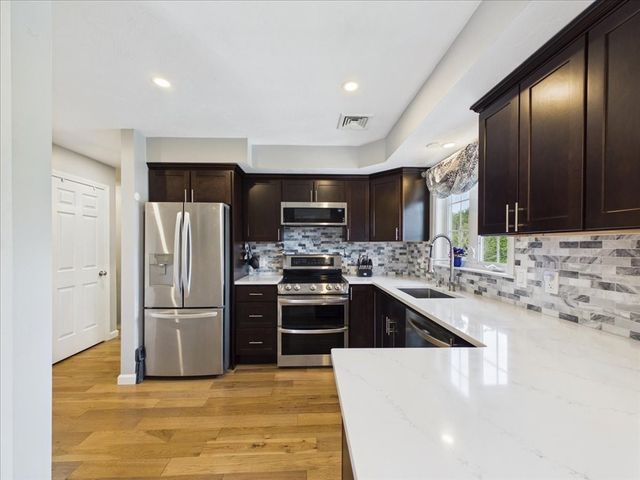 11 Copper Beech, West Bridgewater, MA 02379