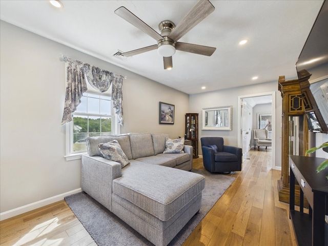11 Copper Beech, West Bridgewater, MA 02379