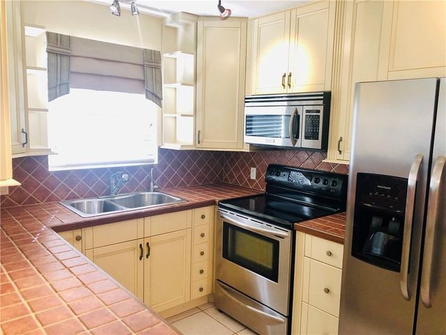 137 Farnham F 137, Deerfield Beach, FL 33442
