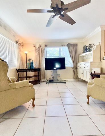 137 Farnham F 137, Deerfield Beach, FL 33442