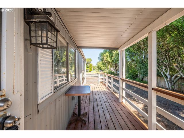 125 N 4TH St, Lakeside, OR 97449