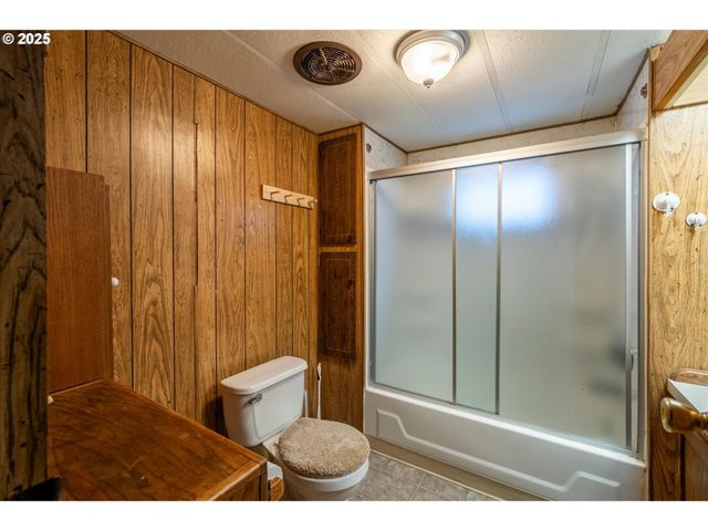 125 N 4TH St, Lakeside, OR 97449