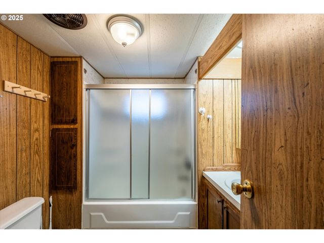 125 N 4TH St, Lakeside, OR 97449