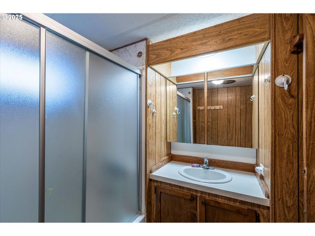 125 N 4TH St, Lakeside, OR 97449