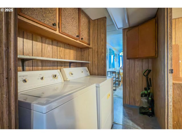 125 N 4TH St, Lakeside, OR 97449