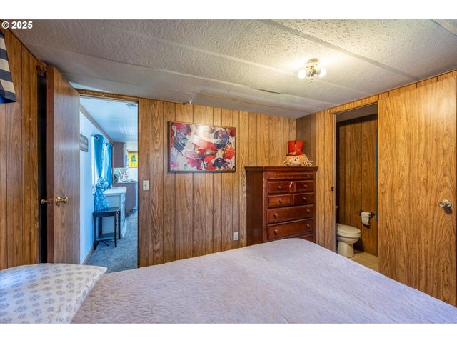 125 N 4TH St, Lakeside, OR 97449