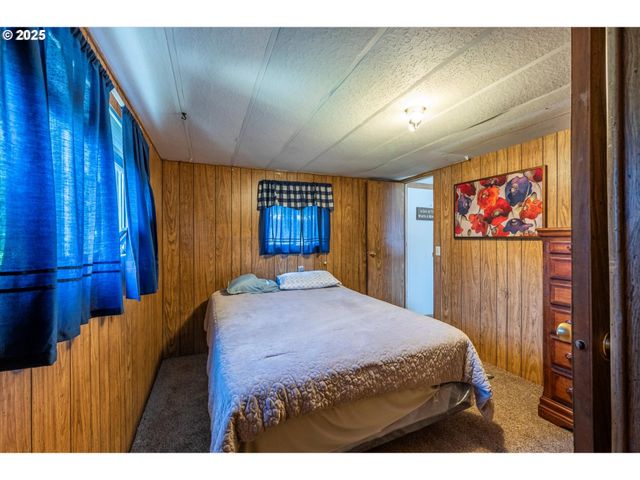 125 N 4TH St, Lakeside, OR 97449