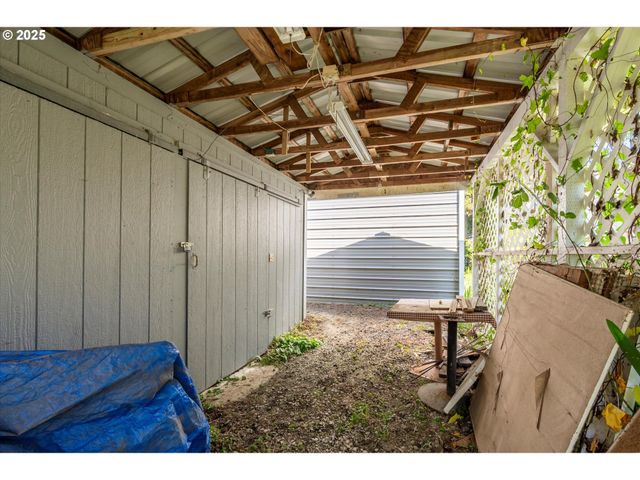 125 N 4TH St, Lakeside, OR 97449