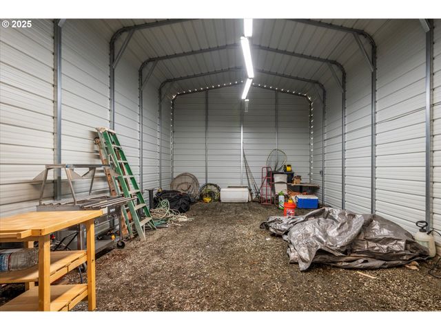 125 N 4TH St, Lakeside, OR 97449