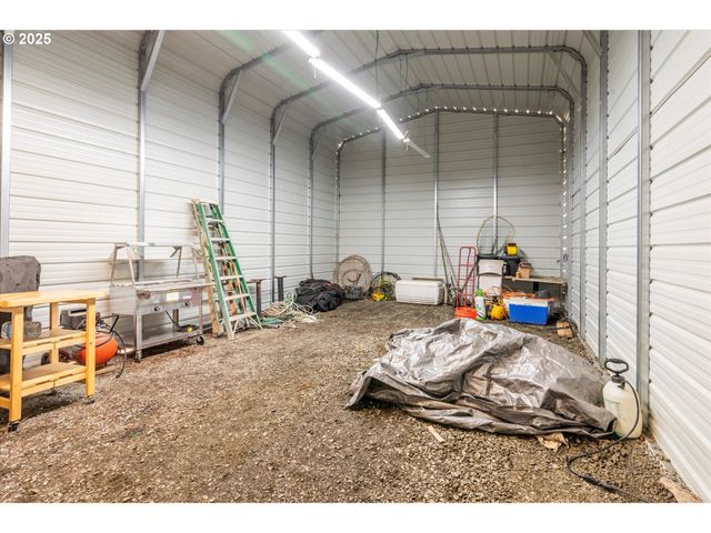 125 N 4TH St, Lakeside, OR 97449