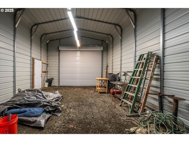 125 N 4TH St, Lakeside, OR 97449