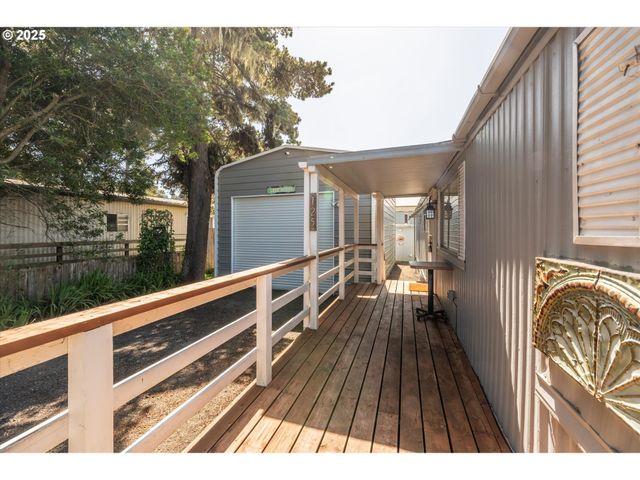 125 N 4TH St, Lakeside, OR 97449