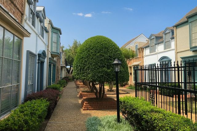 9844 Valley Meadow Court, Dallas, TX 75220