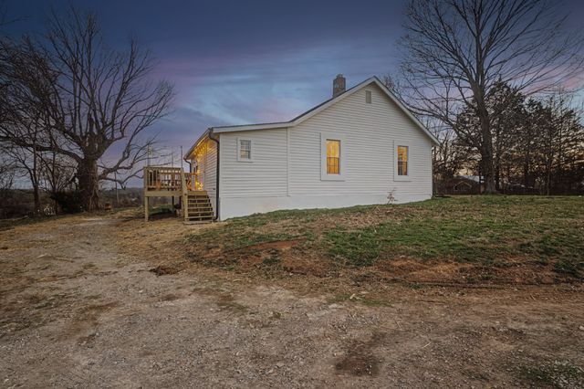 999 Old Lewisburg Hwy, Columbia, TN 38401