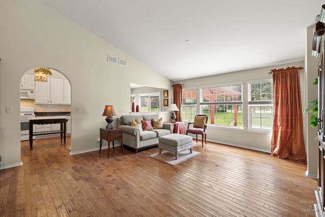 1352 Evergreen Lane, Pingree Grove, IL 60140