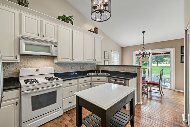 1352 Evergreen Lane, Pingree Grove, IL 60140