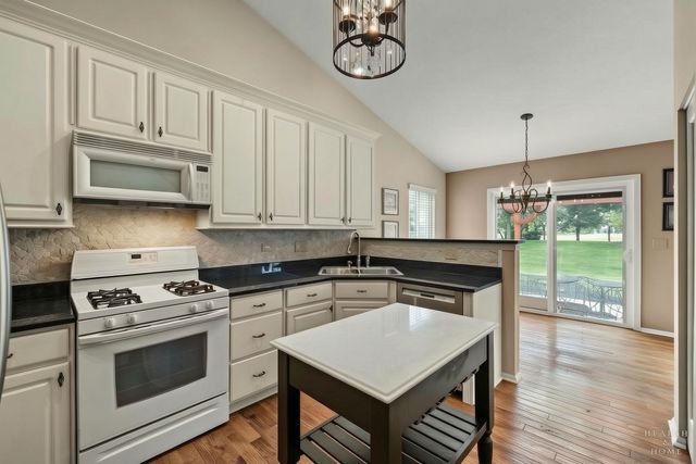 1352 Evergreen Lane, Pingree Grove, IL 60140