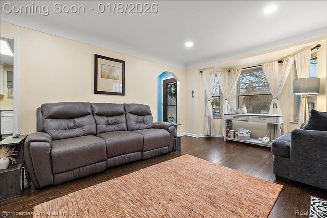 13365 Winchester Avenue, Huntington Woods, MI 48070