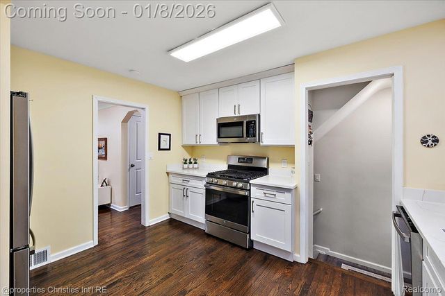 13365 Winchester Avenue, Huntington Woods, MI 48070