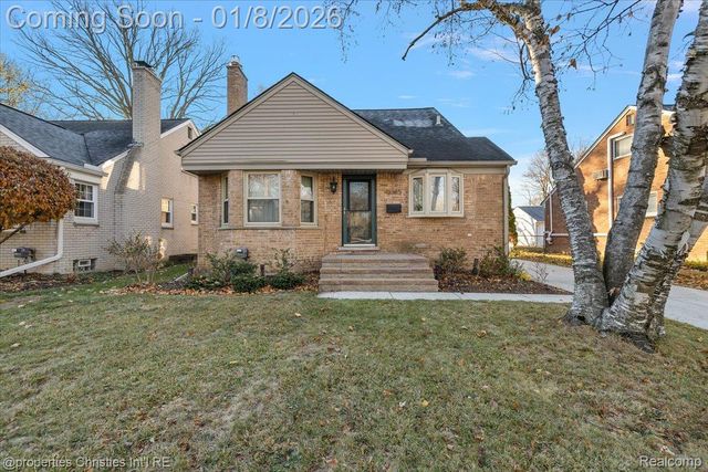 13365 Winchester Avenue, Huntington Woods, MI 48070