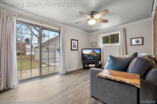 13365 Winchester Avenue, Huntington Woods, MI 48070