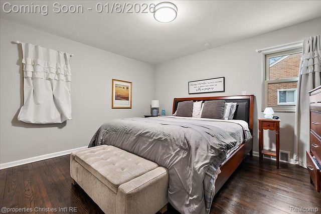 13365 Winchester Avenue, Huntington Woods, MI 48070