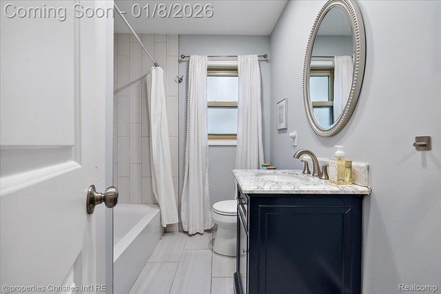 13365 Winchester Avenue, Huntington Woods, MI 48070