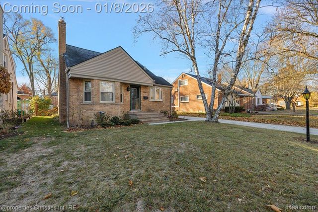 13365 Winchester Avenue, Huntington Woods, MI 48070