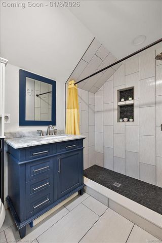 13365 Winchester Avenue, Huntington Woods, MI 48070