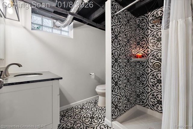 13365 Winchester Avenue, Huntington Woods, MI 48070