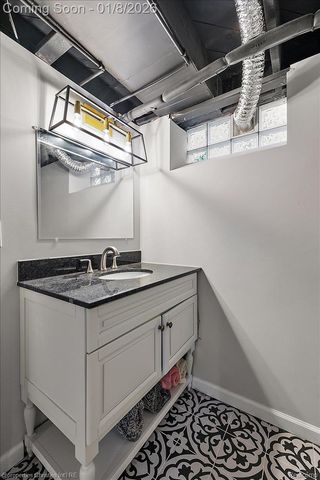 13365 Winchester Avenue, Huntington Woods, MI 48070