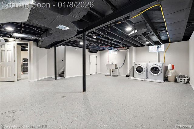 13365 Winchester Avenue, Huntington Woods, MI 48070