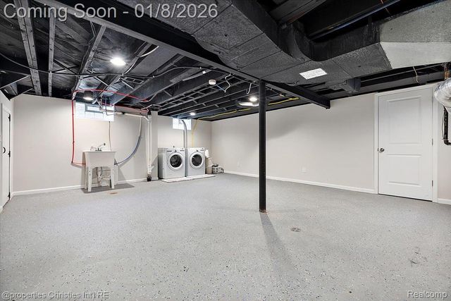 13365 Winchester Avenue, Huntington Woods, MI 48070