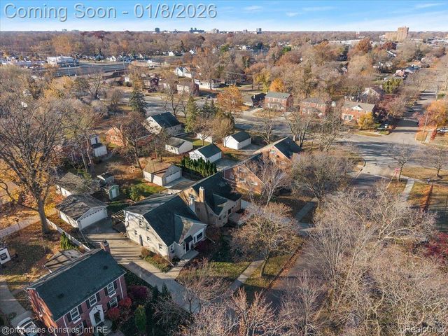 13365 Winchester Avenue, Huntington Woods, MI 48070