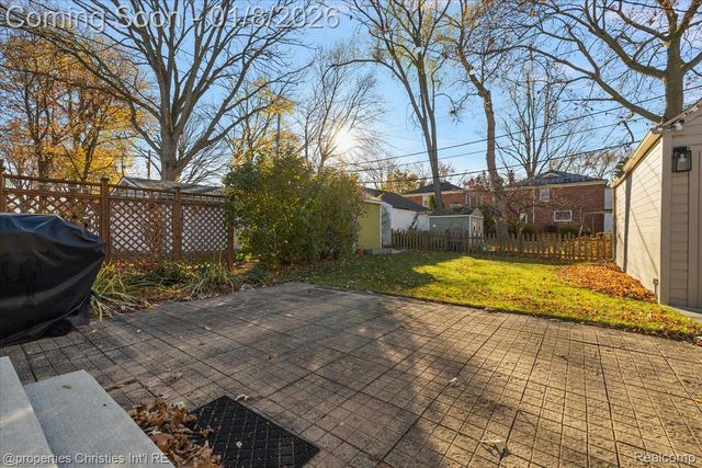 13365 Winchester Avenue, Huntington Woods, MI 48070