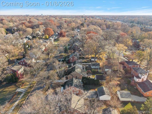 13365 Winchester Avenue, Huntington Woods, MI 48070