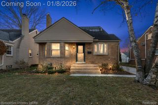 13365 Winchester Avenue, Huntington Woods, MI 48070