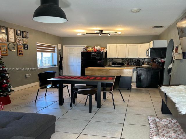 1537 NW 64th St, Miami, FL 33147